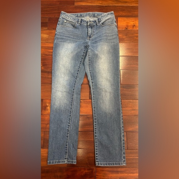 Jennifer Lopez Denim - Jennifer Lopez  JLO Straight Leg jeans  4p Petite Medium Wash Stretch Denim